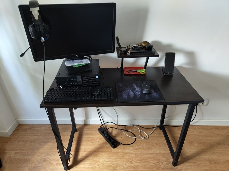 Vendo mesa para computador.