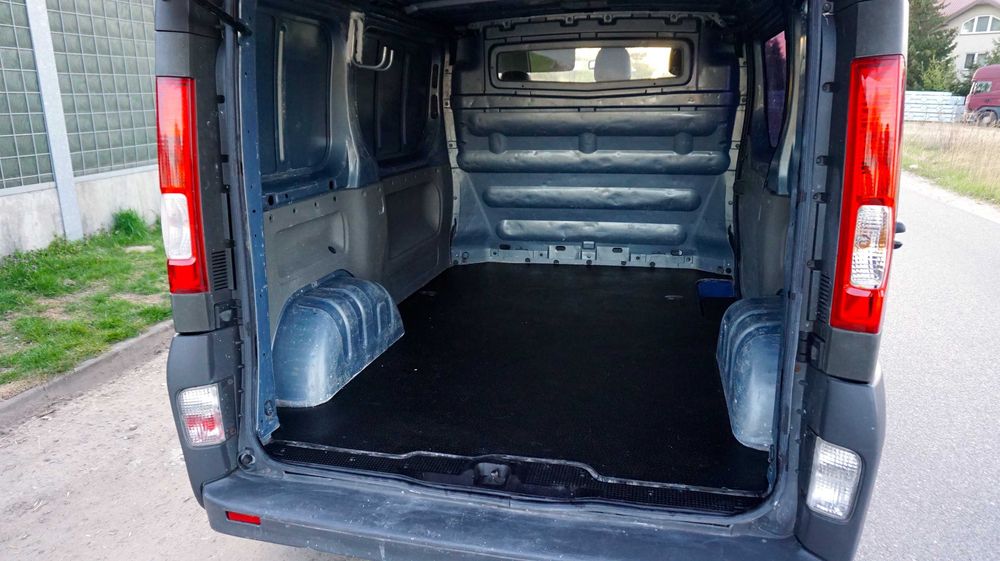 Renault Trafic 2.0 115 km ** Bagażnik Dachowy ** Sprowadzony ** Klima