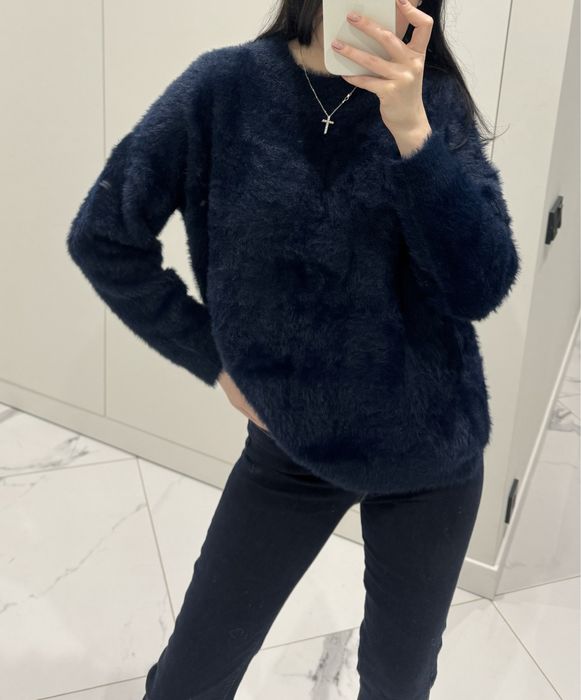 Светр синій пухнастий