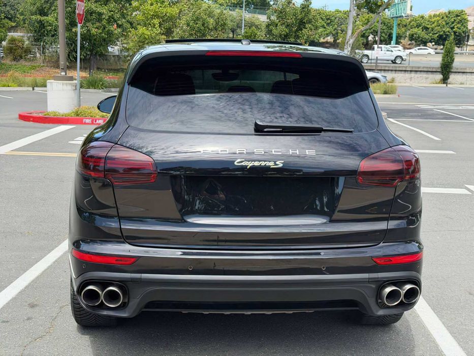 Porsche Cayenne Hybrid      2016