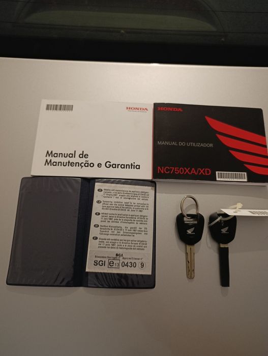 Honda NC750X (2016) – Prata/Cinzento – Excelente Estado + Extras
