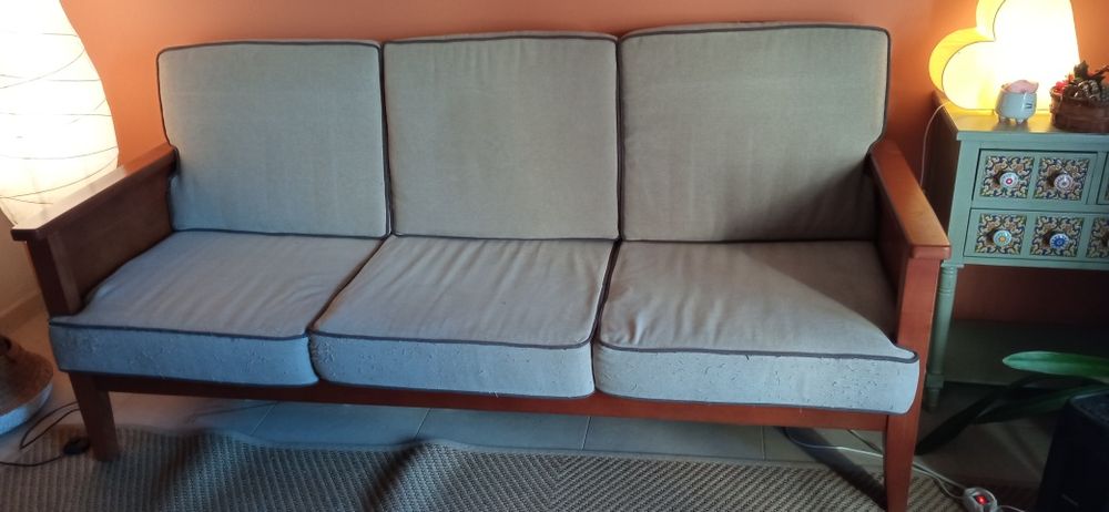 Sofá rústico c/ estrutura base de madeira