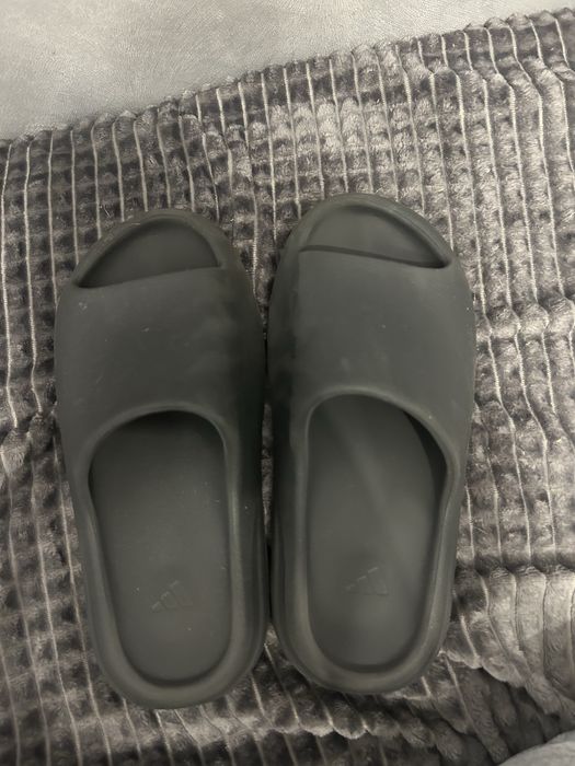 yezzy slide 42 onyx