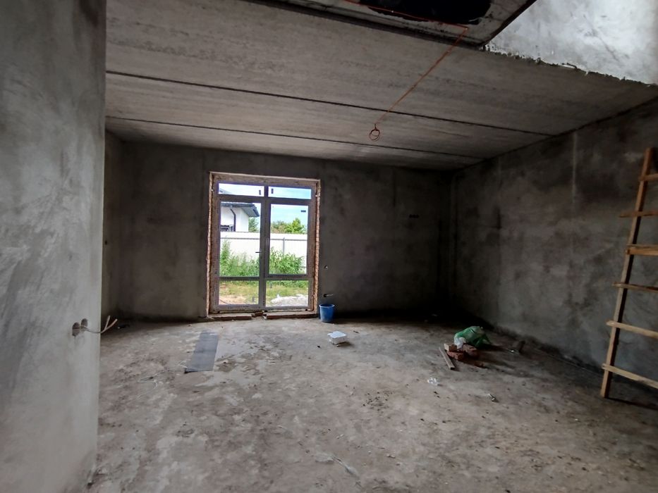 Продаж 2 поверхового дуплекса