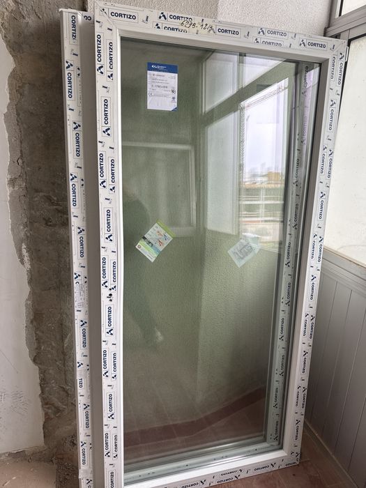Janela nova altura 2,00*”largura 1975cm com estore