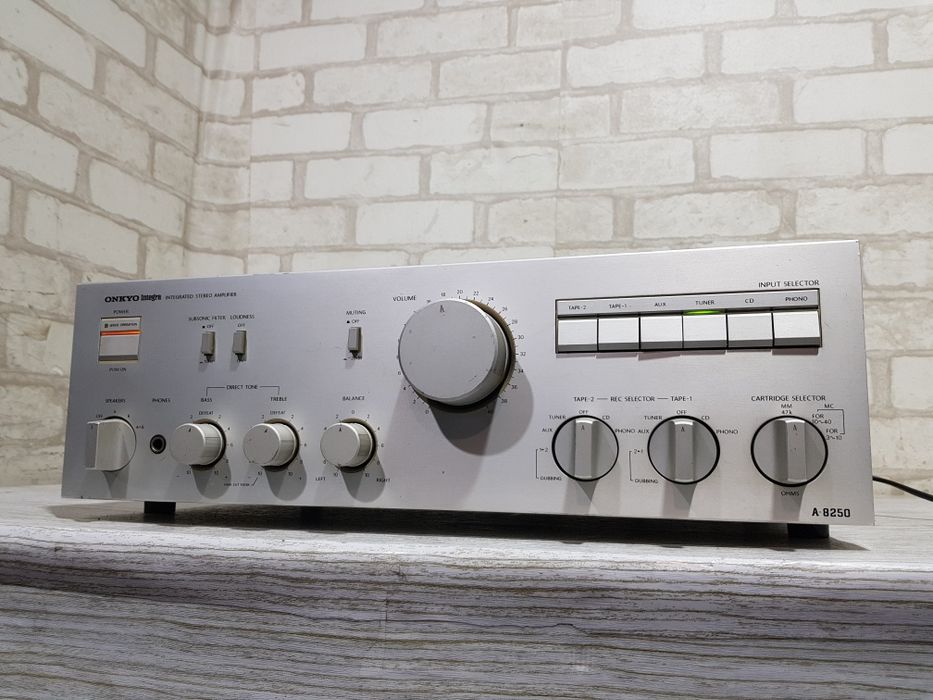 Стерео підсилювач ONKYO A-8250, 2*100Вт, б/в з Німеччини
