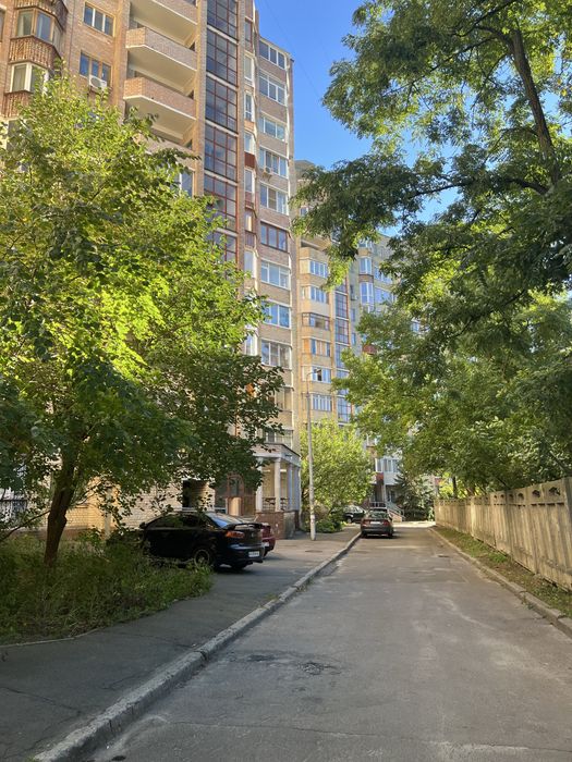 Артилерійский провулок  (метро Берестейська ,Шулявська )