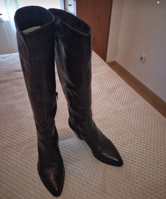 Botas pretas tamanho 37