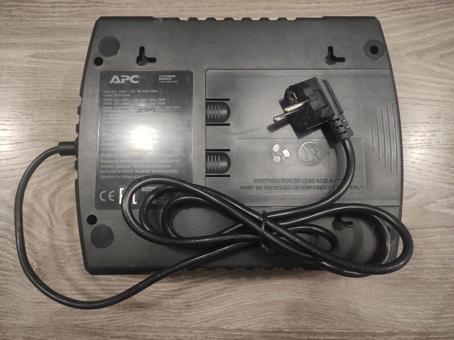 Новый Источник бесперебойного питания APC BackUPS ES 700VA (BE700G-RS)