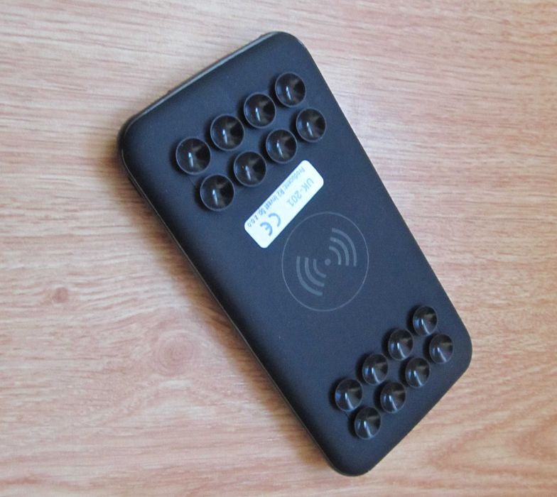 Повербанк 10000 mAh с функцией беспроводной зарядки.