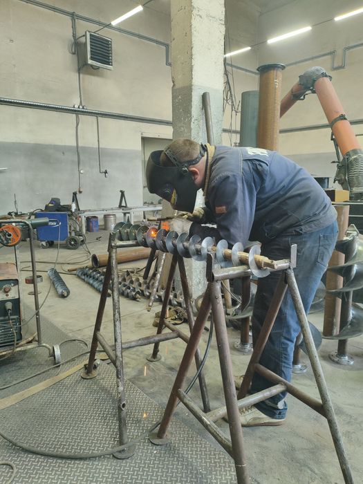 Ремонт шнеків з AgroHelix: якість та економія