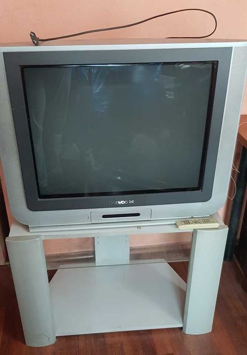 Telewizor lampowy ze stolikiem