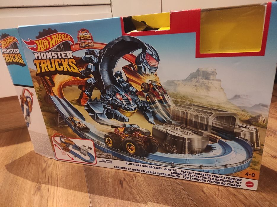 Hot Wheels Monster Truck Scorpion Sting Raceway