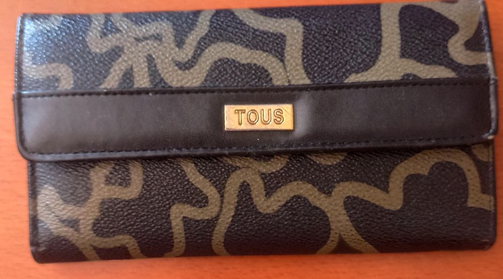 Porta moedas da Tous em ótimo estado de conservação.