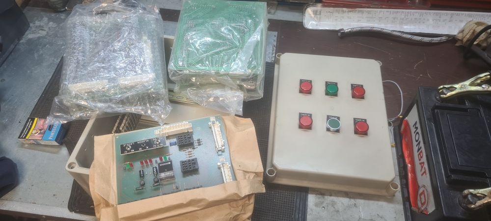 Diverso material eléctrico  Novo