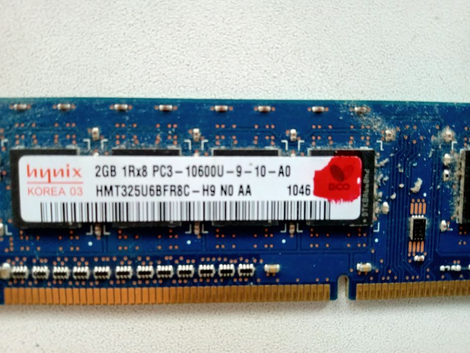Память ОЗУ на 1и 2 гигабайт ddr3 и одна 512mb ddr2