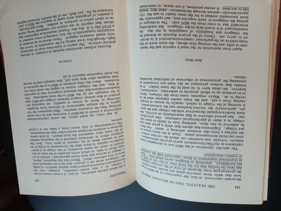 "The Peaceful Uses of Military Forces" por Hugh Hanning (1967)