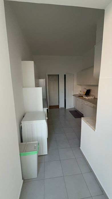 Quarto mobiliado para arrendar no centro de Lisboa