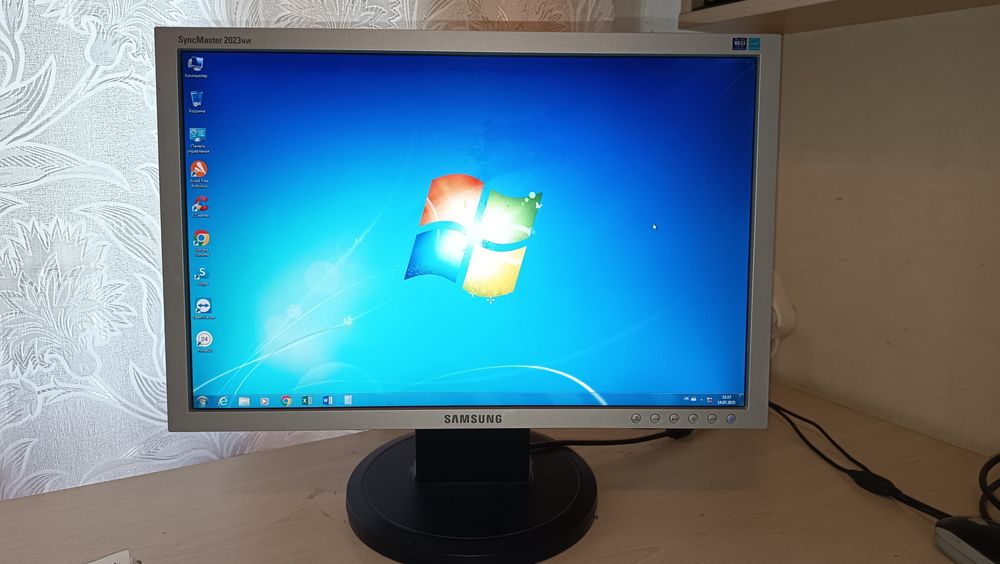 Монитор Samsung SyncMaster 2023 NW