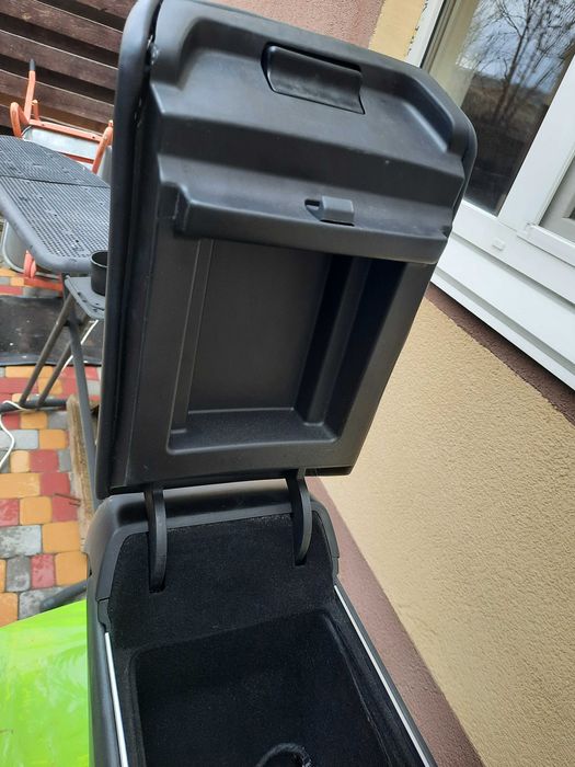 Центральная консоль Tesla Model 3.