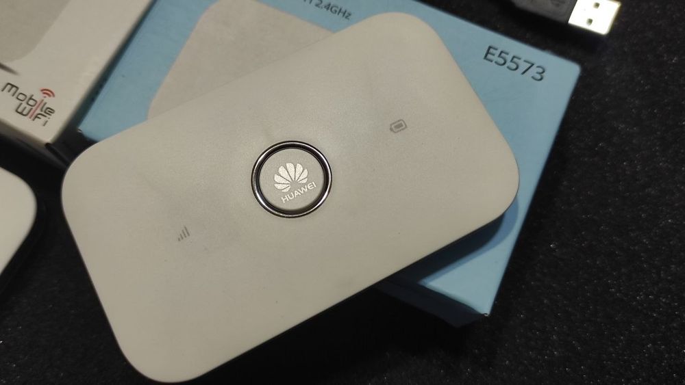 Роутер Huawei E5573Cs-320