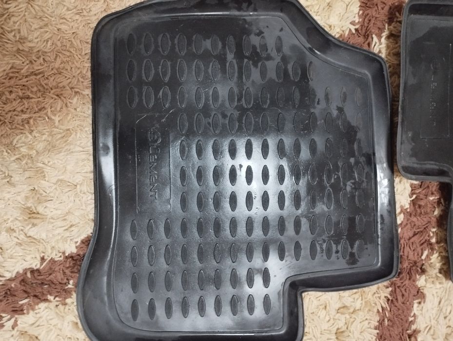 Коврики для автомобіля.