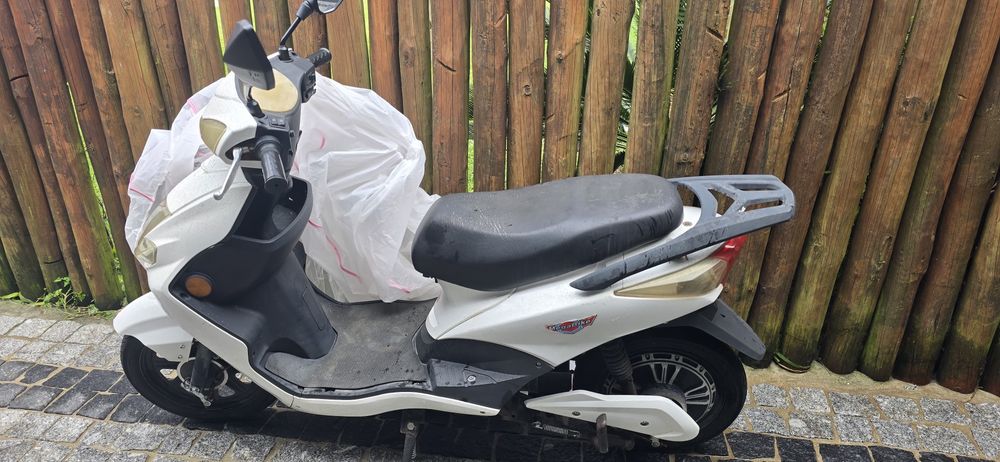 Mota bike eletrica , bateria de chumbo.