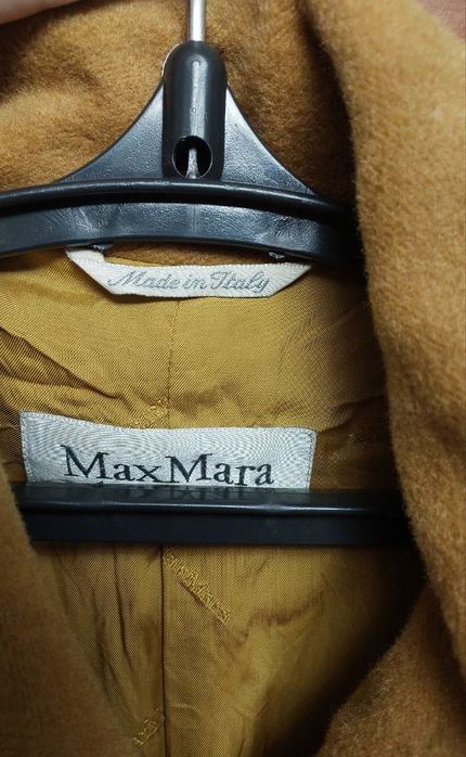 Оригинальное женское пальто Max Mara в классическом стиле.
