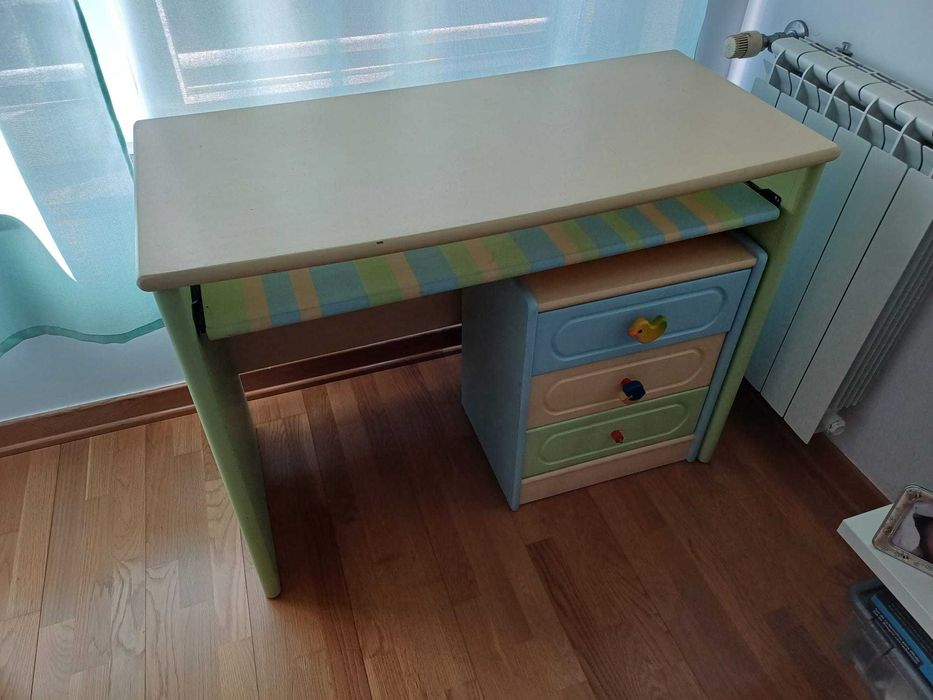 cama com cama extra em gaveta e 2 colchões