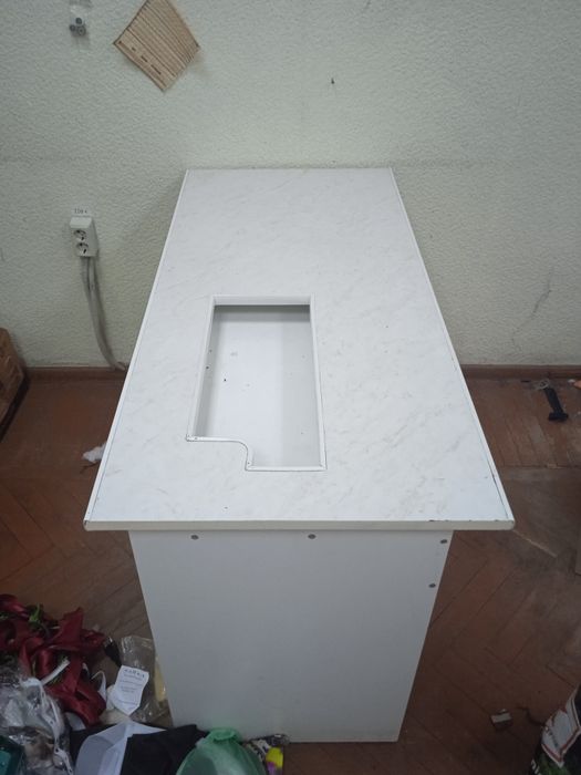 Стол для швейной машинки