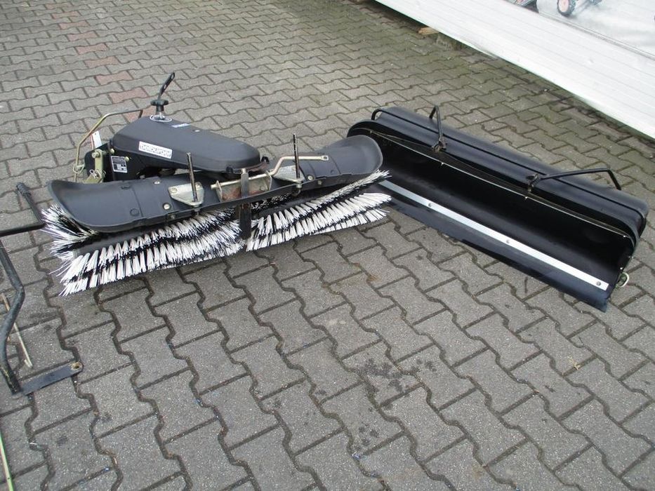 Zamiatarka Tielburger TK520 do traktorka Kosiarki. Pług do śniegu