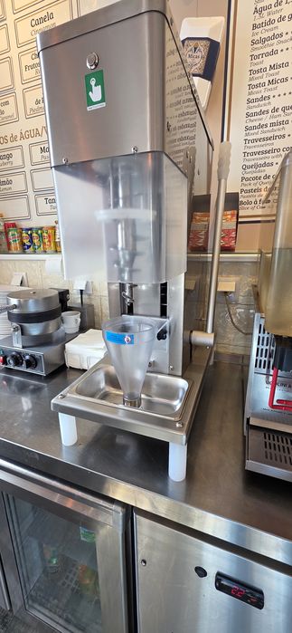 Máquina Gelados Nova “Spaghetti Ice Cream”.