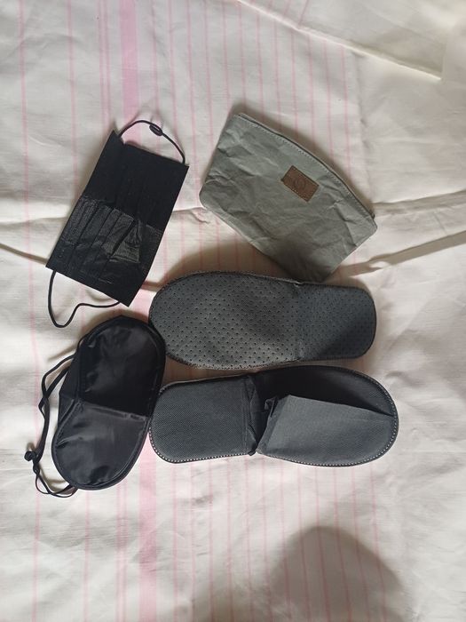 Туризм. Маска на очі  для сну,капці разові