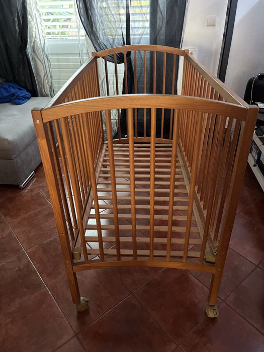 Cama  bebé + colchao , ler  descrição