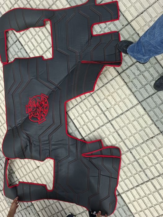 Conjunto tapetes e capas bancos Scania S + mesa de tablier