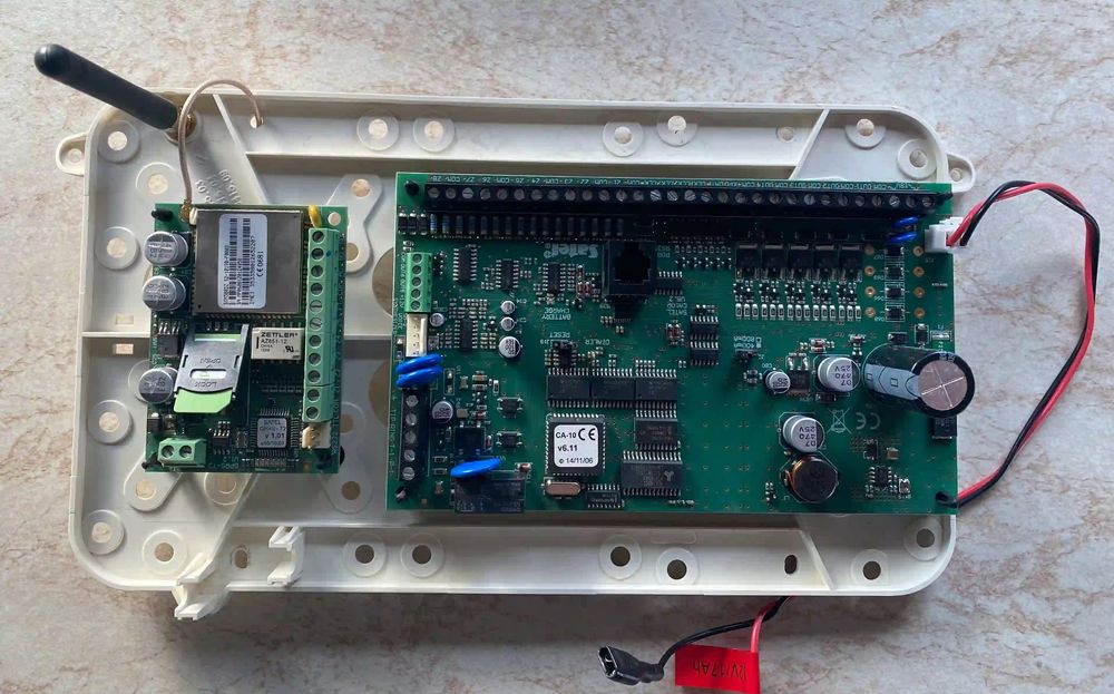 SATEL Centrala alarmowa z powiadamianiem SMS Super okazja – Super stan