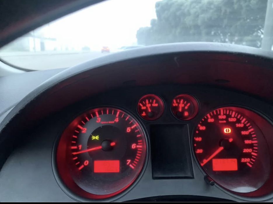 Vende-se Carro Económico e Fiável - Ideal para o Dia a Dia!