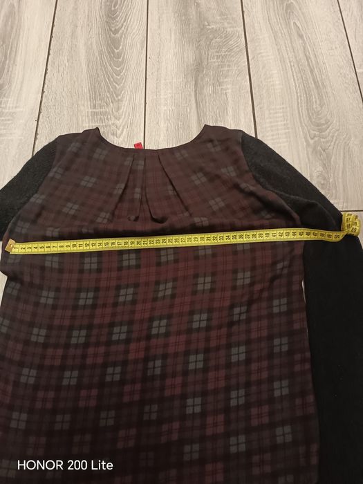 Na chłodną pogodę sprawdzi się cienki sweter.