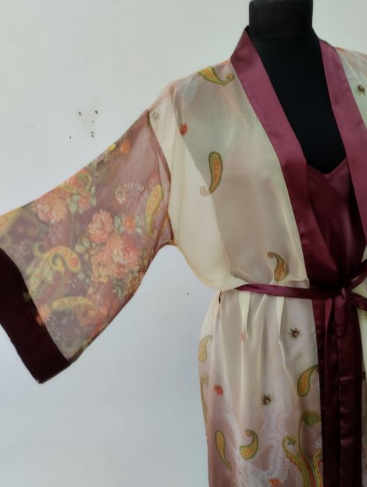 Продам комплект нічнушка з халатом.