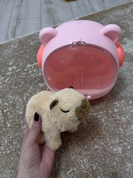 мила іграшка із переноскою