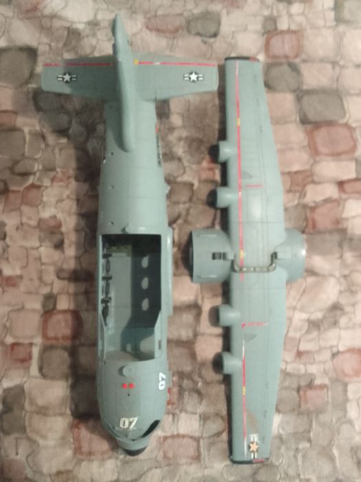 Великий літак іграшковий за 1000грн.