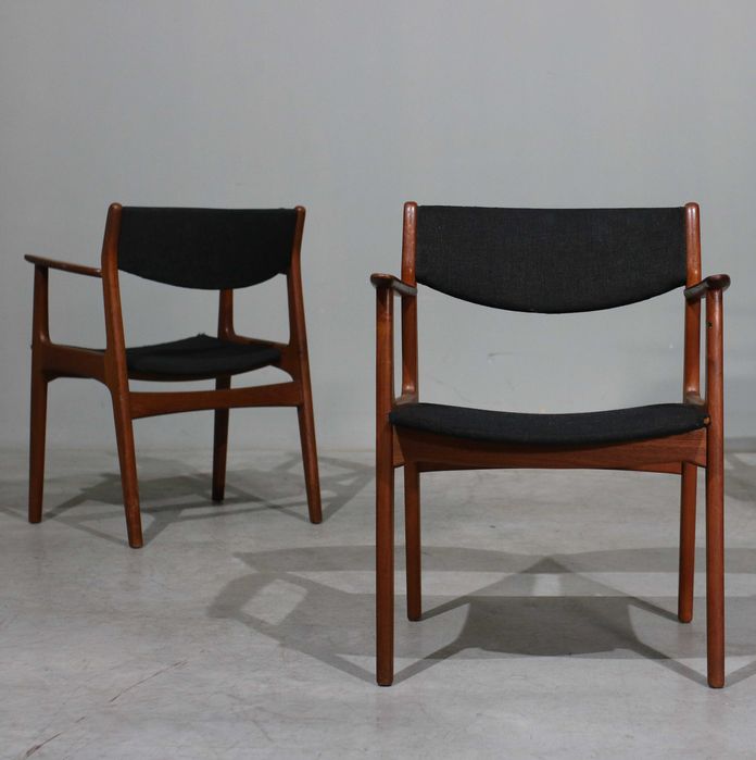 Par cadeirões Henning Kjaernulf em teca | Danish Design