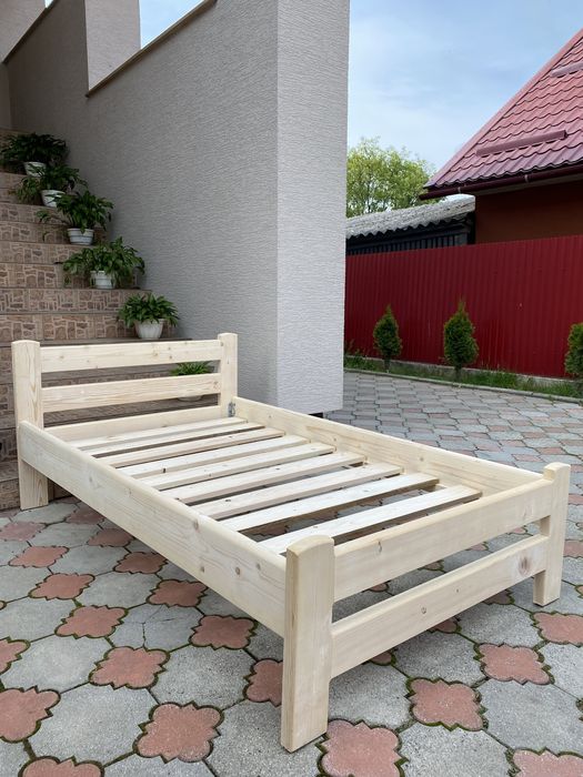 Ліжко з массиву ялинки