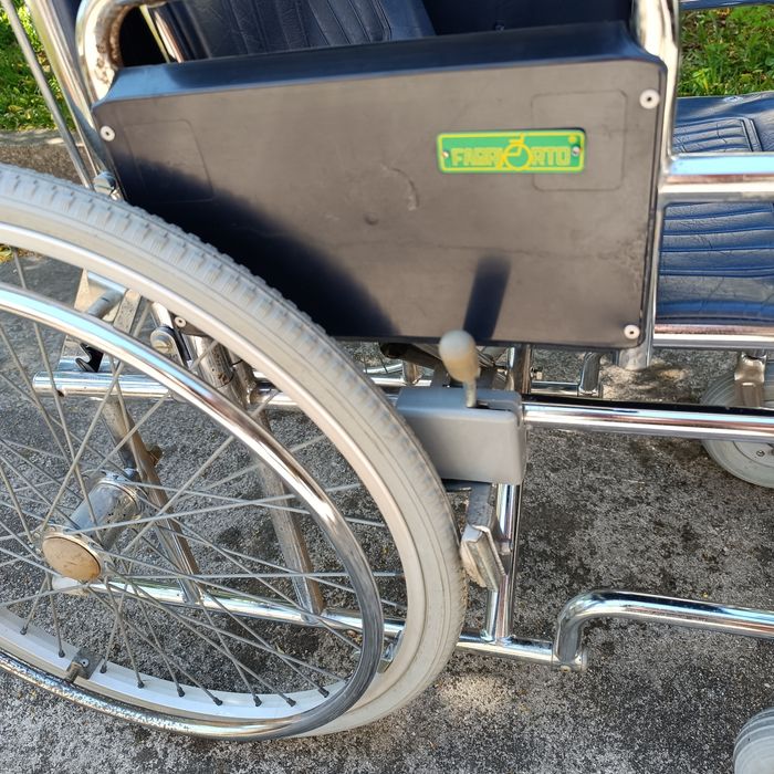 Cadeira de rodas Fabriorto com suspensao