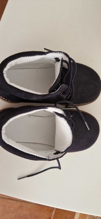 Sapatos camurça novos tamanho 28