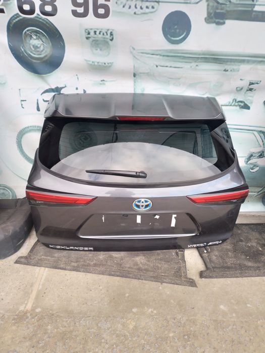 Toyota Highlander Кришка багажника в зборі 20-25 року