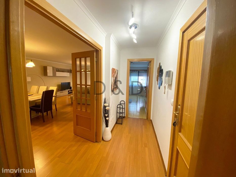 T3 mobilado para arrendamento com suite e parqueamento – Montijo