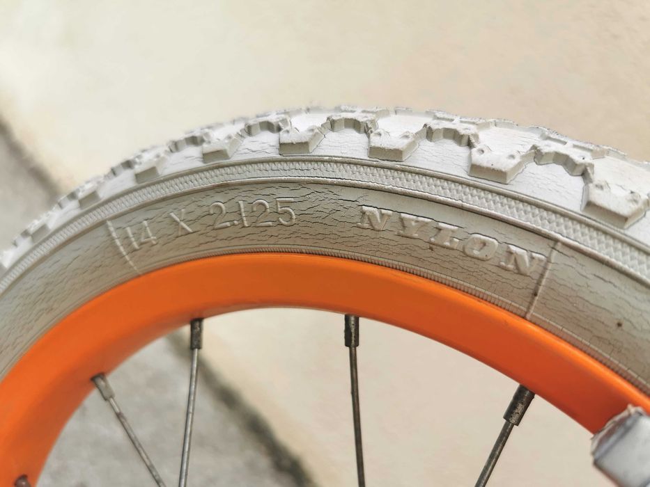 bicicleta de criança em bom estado 6-8 anos)