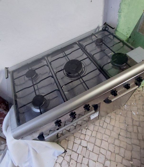 Fogão inox a gaz com bilha incorporada