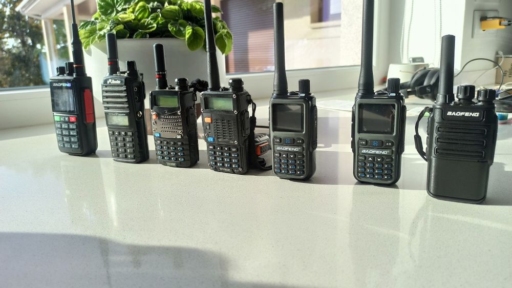 Rádios UHF Baofeng e Motorola